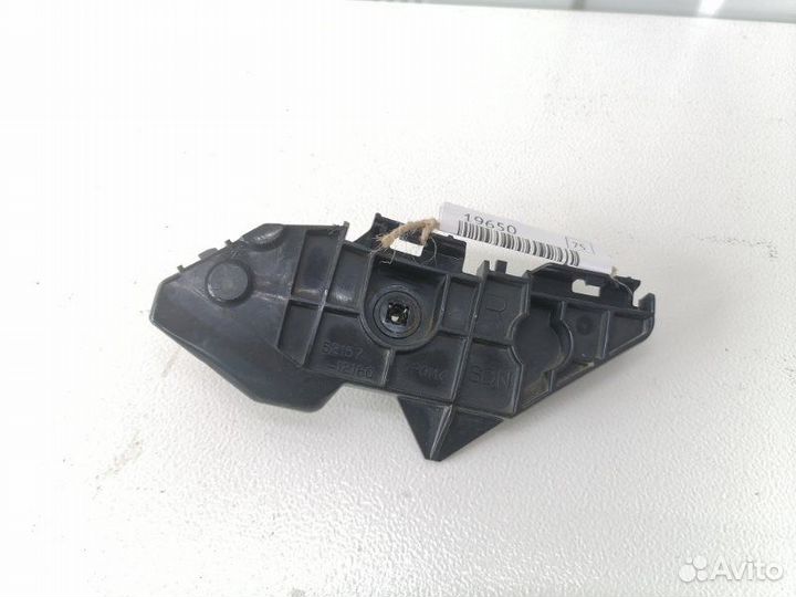 Крепление бампера заднее правое Toyota Corolla
