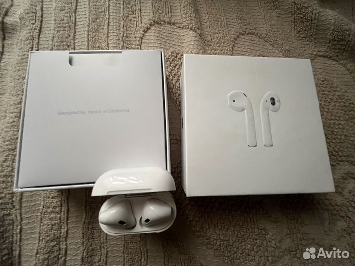 AirPods with Wireless Charging Case