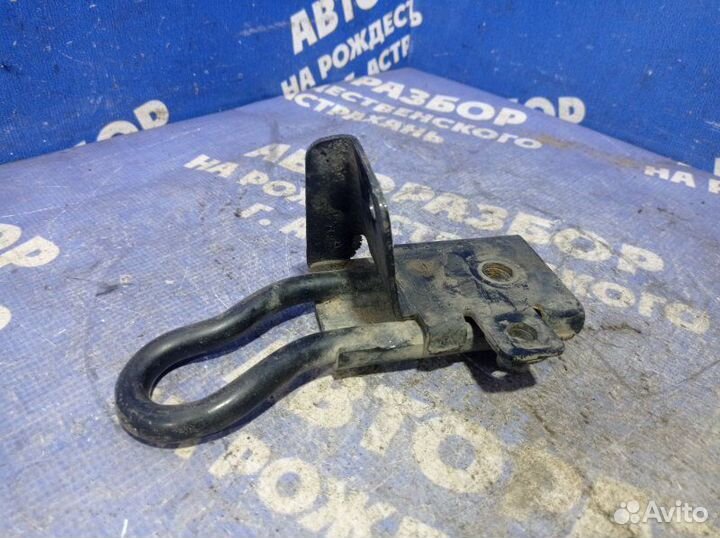Буксировочный крюк Renault Duster кроссовер 2015