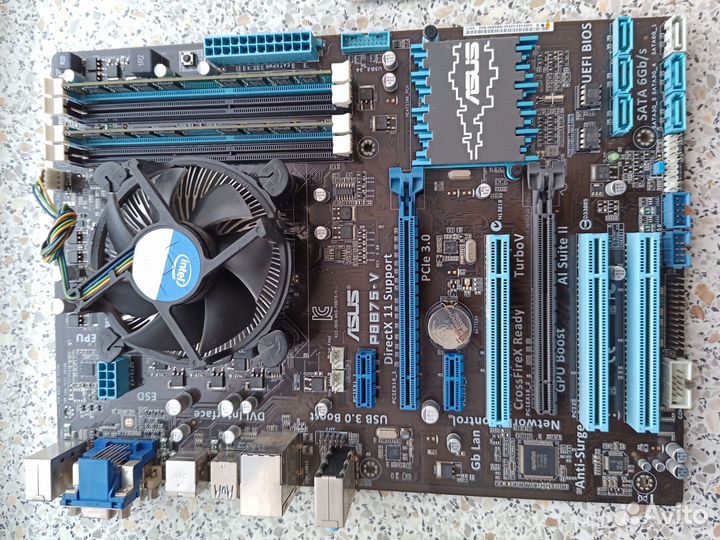 Материнская плата с процессором и памятью