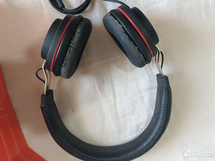 Проводные наушники