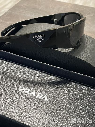 Солнцезащитные очки prada