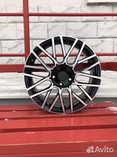 Диски Литые momo R17 6.5 5*114.3 ET38 d66.1 BD