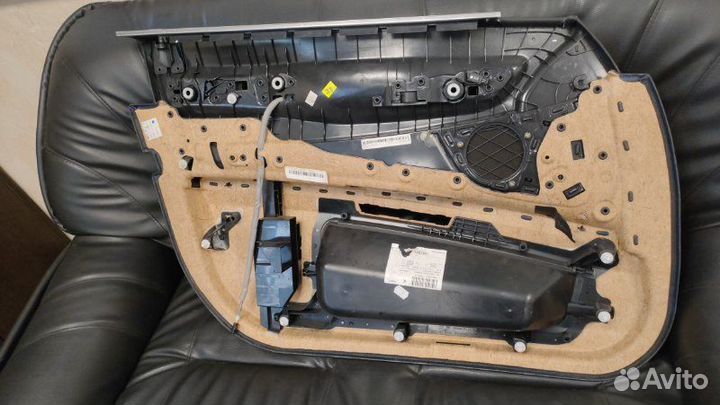 Обшивка двери передняя правая Bmw 750Lix F02 N63
