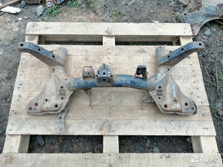 Подрамник передний Mazda protege