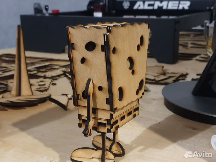 Модель Спанч Боба из дерева