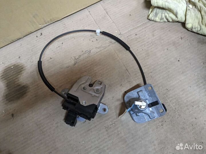 Замок багажника в сборе s60 2010-2013