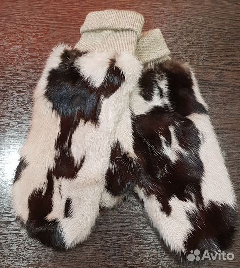 Норковые варежки с рисунками