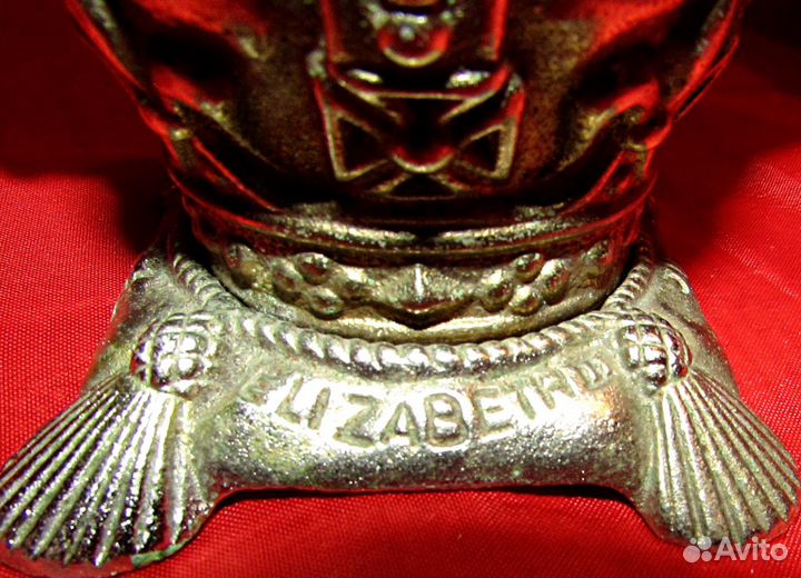 Статуэтка.Корона Королевы Елизаветы.1952 год