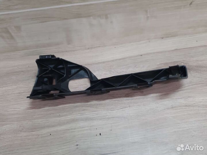 Кронштейн переднего бампера правый ford focus 2