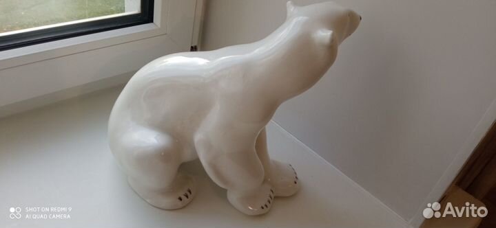 Статуэтка Большой белый медведь