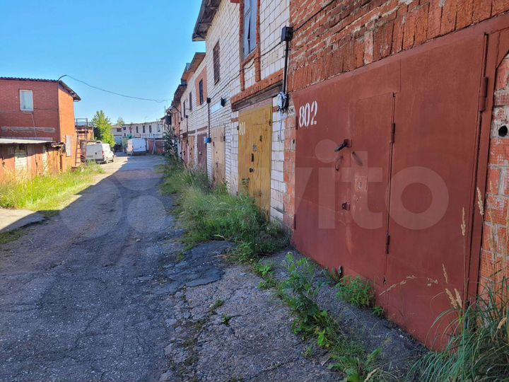 Гараж, > 30 м²