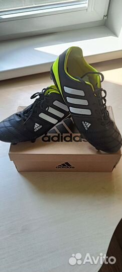 Футбольные бутсы adidas