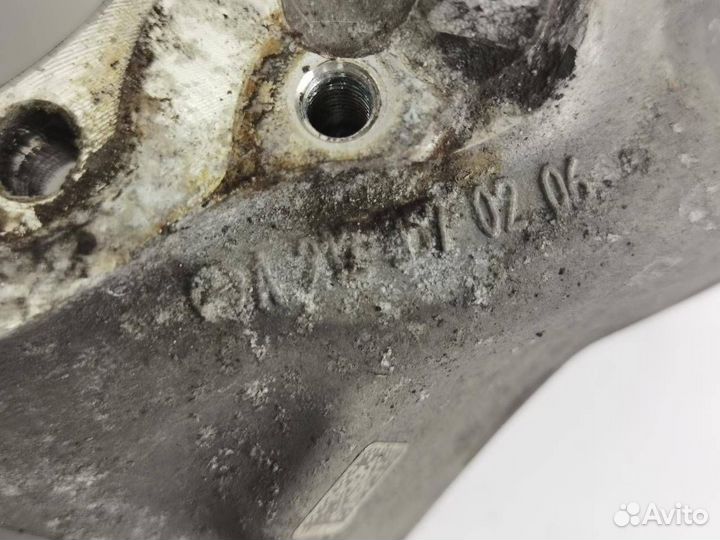 Кулак задний правый Mercedes-Benz CLS-Класс