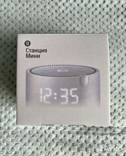 Яндекс Станция Мини с часами белая