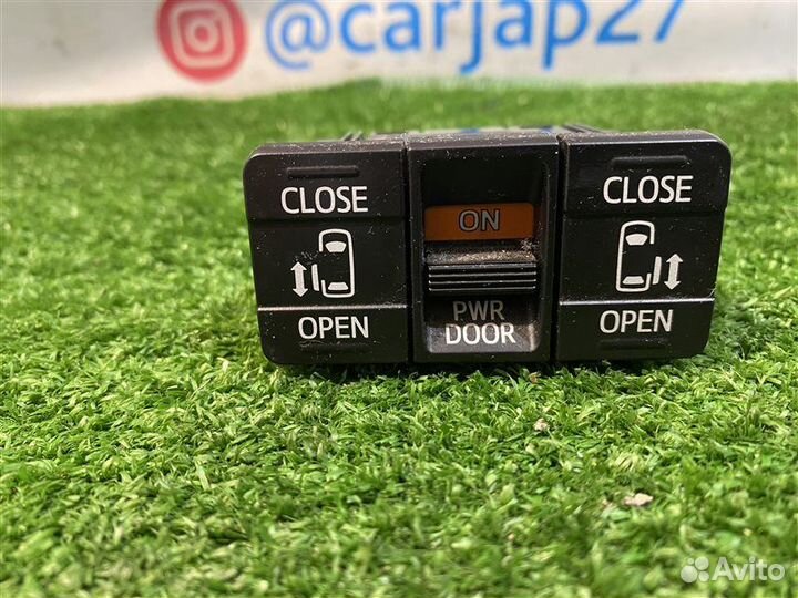 Кнопка открывания двери(2) Toyota Sienta NHP170
