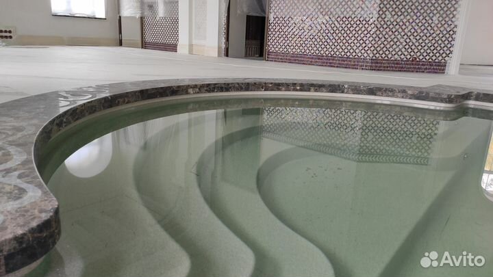 Каменная накрывка парапета бассейна/фонтана