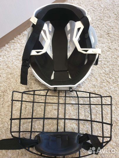 Хоккейный шлем