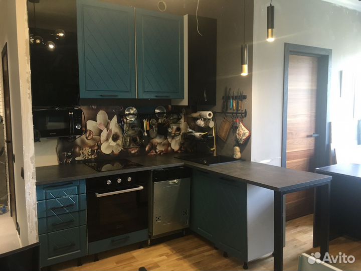 Продаю угловой кухонный гарнитур без столешницы