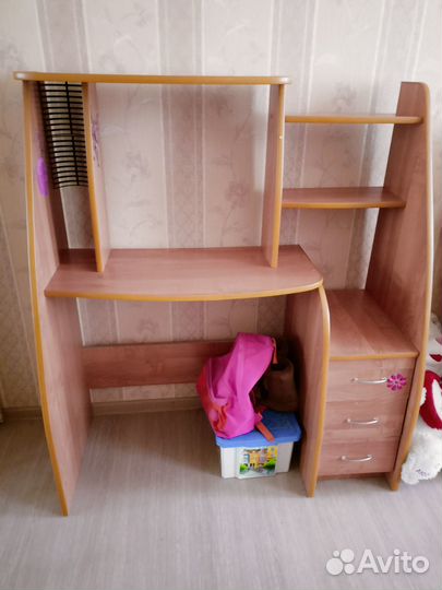 Продам 2 стола и кровать