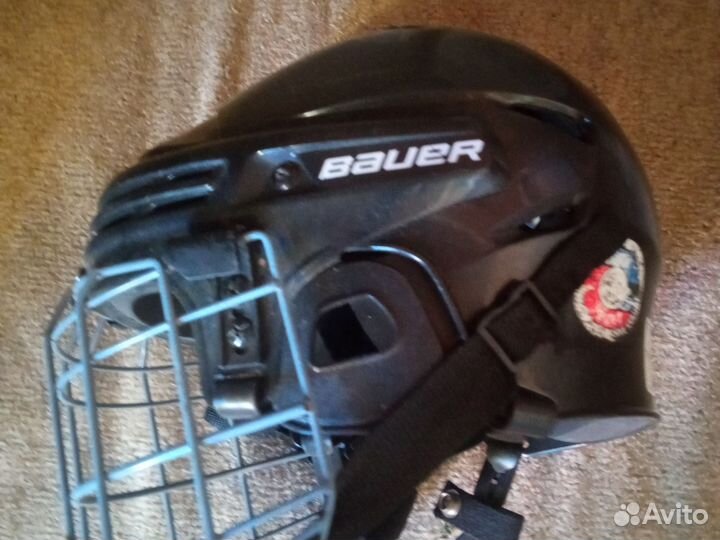 Хоккейный шлем