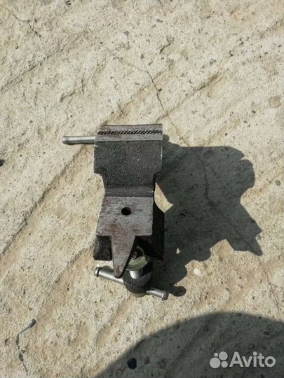 Тиски ручные