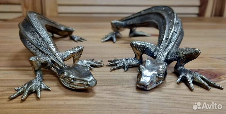 Дверная ручка «ящерица»