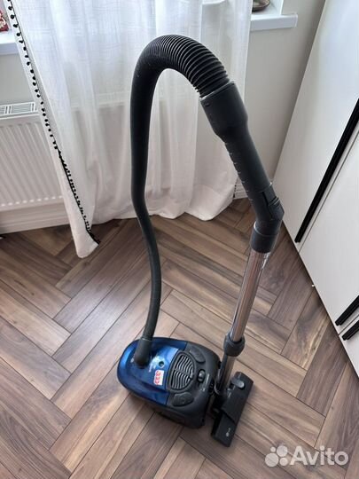 Пылесос LG 1600 ватт