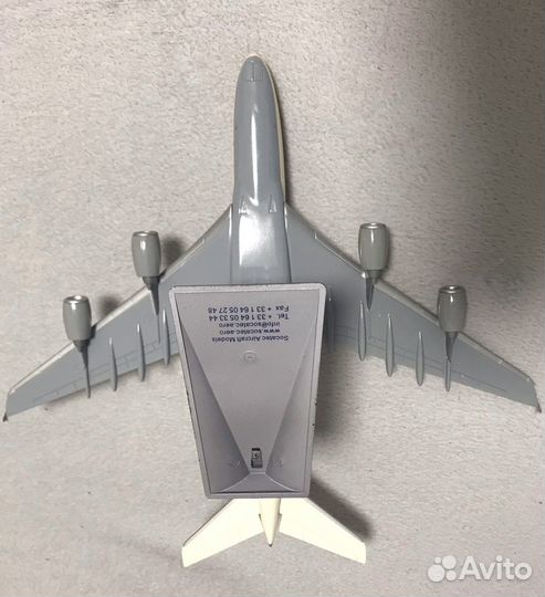 Модель самолета Lufthansa Airbus A380-800