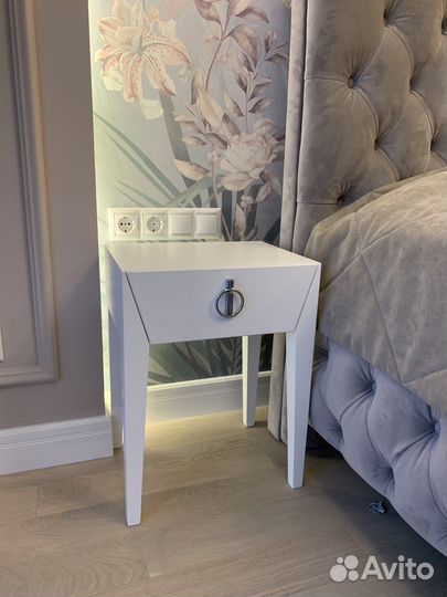 Тумба прикроватная белая