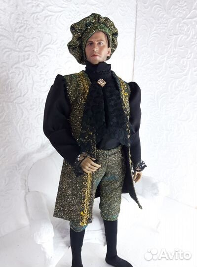 Королевский наряд для фигуры Phicen М32 и похожих