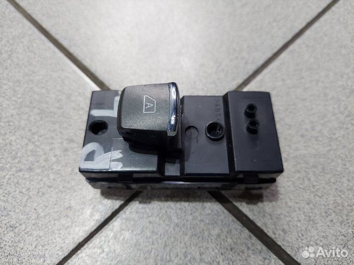 Блок управления стеклами задний левый Nissan Fuga