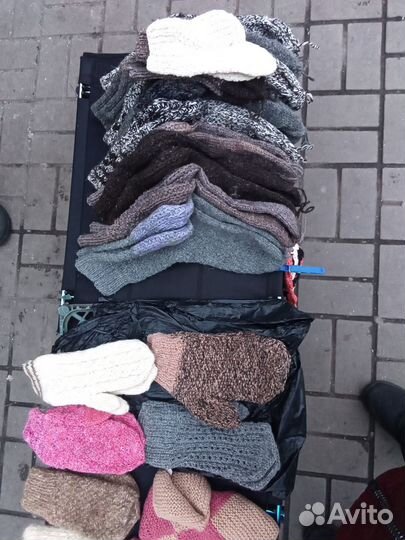 Вязаные ручной работы носки, следки и т. д