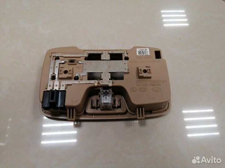 Плафон подсветки салона Hyundai Sonata YF G4KJ