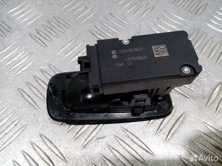 Б/У Кнопка фиксатора стояночного тормоза Me#003