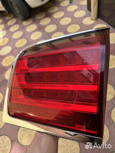 Задний правый внутренний фонарь на lexus LX 570