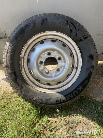 Kumho WinterCraft Ice WI31 215/65 R16 98T