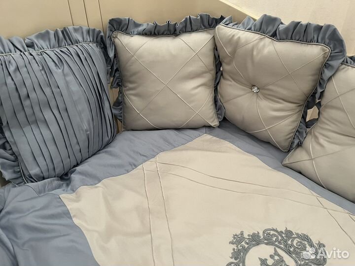 Бортики в кроватку с одеялом