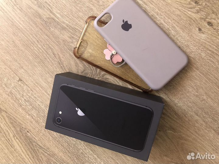 iPhone 8, 64 ГБ