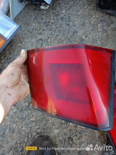 Фонарь багажника левый Mitsubishi Carisma