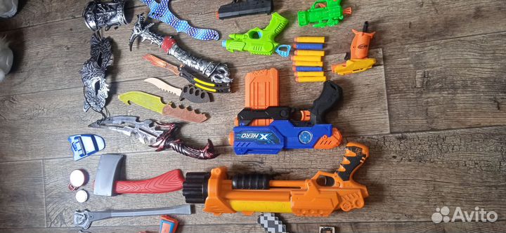 Игрушечное оружие и обмундирование