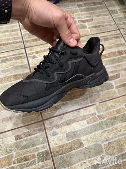 Кроссовки adidas ozweego