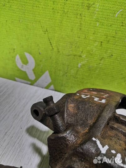 Суппорт передний левый Фольксваген Гольф 3 Венто