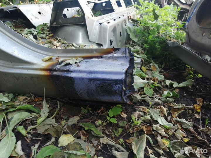 Рено сценик 2 заднее правое крыло