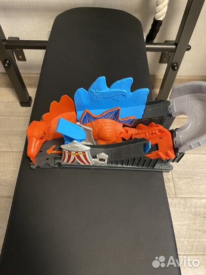 Трек Mattel Hot Wheels Сити Атака стегозавра GBF93