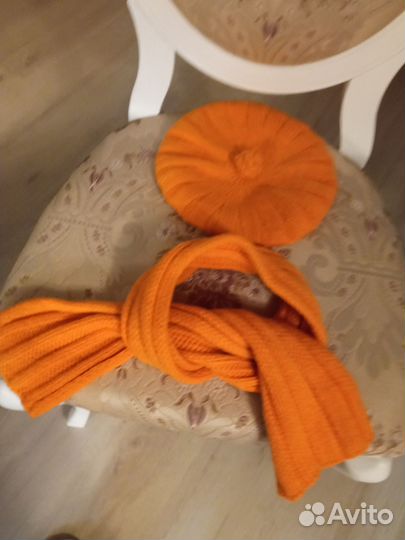 Берет с шарфом