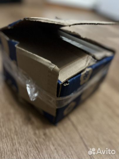 Банки и куски ткани