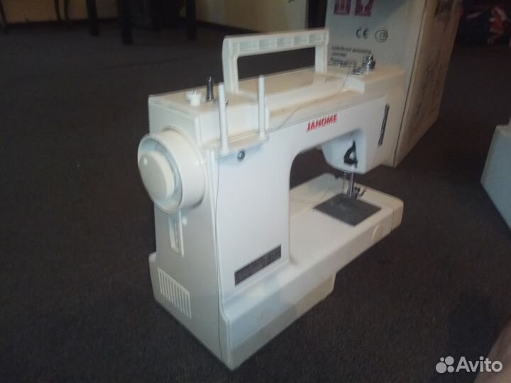 Продается швейная машинка