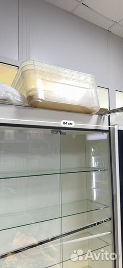 Стеллаж со стеклянными дверцами