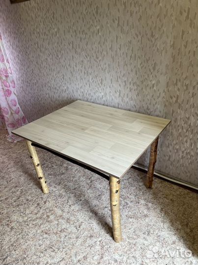 Стол обеденный и стулья